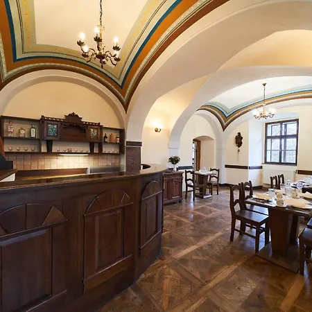 Zamek Lesany Πανσιόν 3*