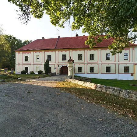 Zámek Lešany Netvořice
