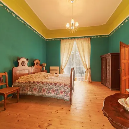 Zámek Lešany 3*
