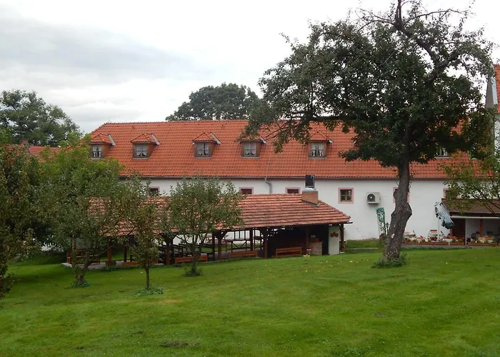 Zamek Lesany Gæstehus 3*